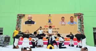 सामूहिक योगाभ्यास कर ‘पहला सुख निरोगी काया’ का दिया संदेश 