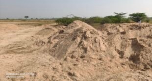 केकड़ी रोड पर अवैध बजरी स्टॉक का जाल, खुलेआम चल रहा कारोबार ?